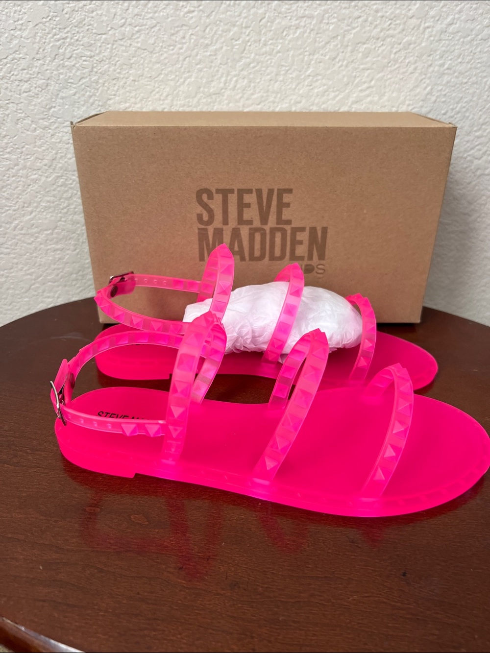 Steve Madden JtravelJ Bright Pink Studded Jelly Sandals Size 4